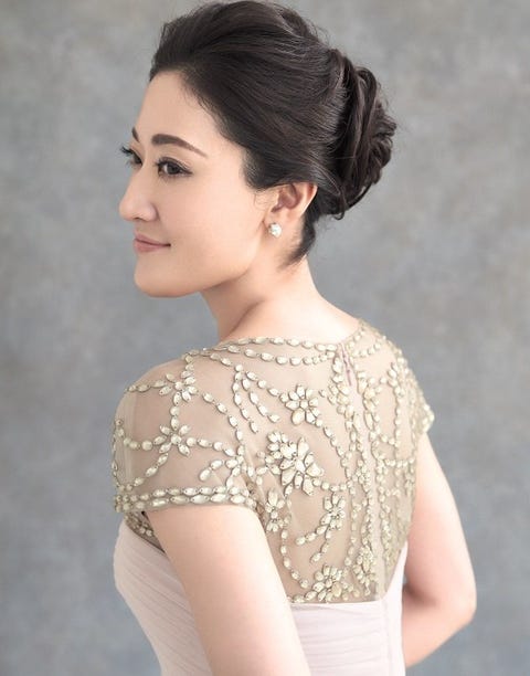 エレ女のドレスアップヘアを拝見 すっきりまとめて洗練さを演出 舞台映えヘア