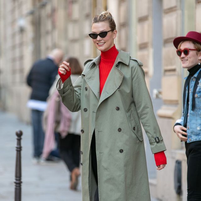 Street fashion, Clothing, Coat, Trench coat, Overcoat, Fashion, Standing, Snapshot, Human, Outerwear, 