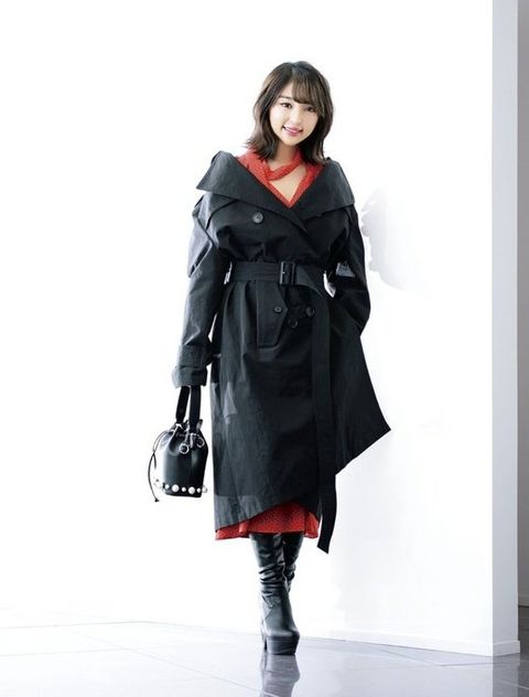 Clothing, Coat, Overcoat, Fashion model, Outerwear, Fashion, Trench coat, Shoulder, Footwear, Sleeve, 