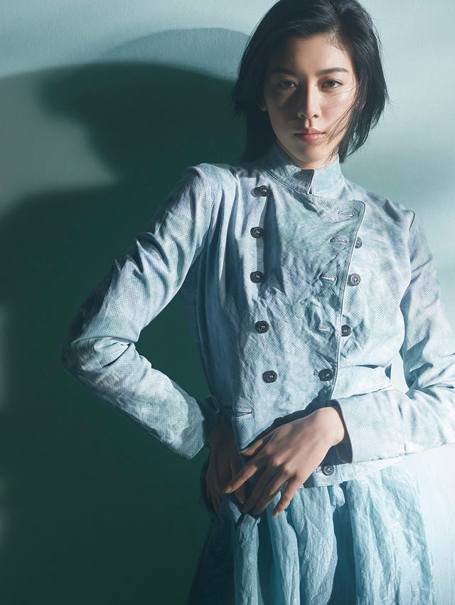 ブランド連載 エンポリオ アルマーニ 三吉彩花