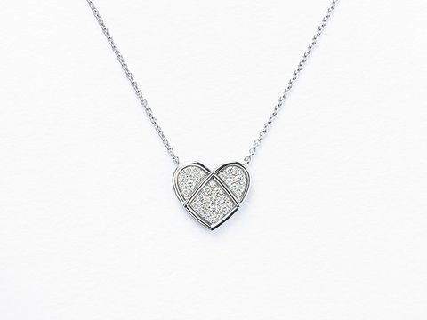 Jewellery, Necklace, Pendant, Locket, Fashion accessory, Chain, Silver, Heart, Body jewelry, Platinum, 
