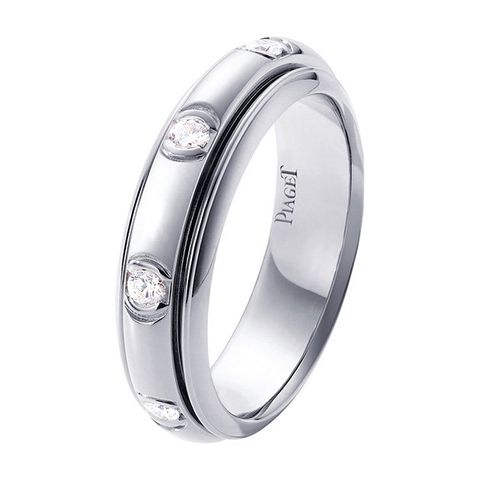 Ring, Platinum, Pre-engagement ring, Wedding ring, Metal, Wedding ceremony supply, Fashion accessory, Jewellery, Engagement ring, Titanium ring, 