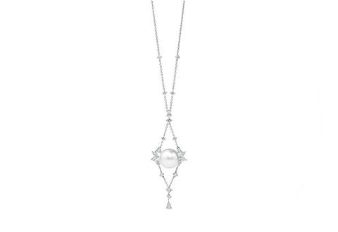 Necklace, Pendant, Jewellery, Fashion accessory, Chain, Body jewelry, Locket, Silver, Metal, 