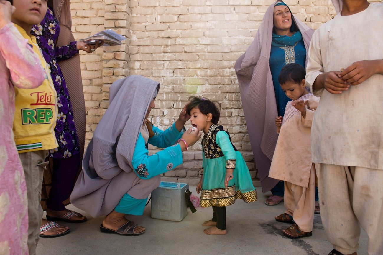 アフガニスタンレポ Vol 5 働く女性たちの輝く表情と 洞窟に暮らす少女の諦めに似た表情と