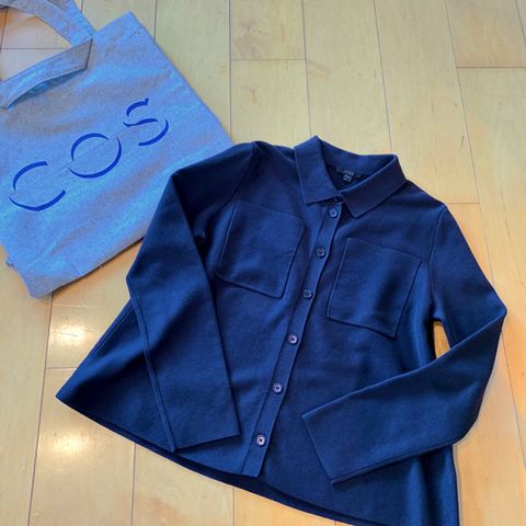 Blue, Clothing, Cobalt blue, Electric blue, Outerwear, Sleeve, Jacket, Textile, Design, Collar, 
