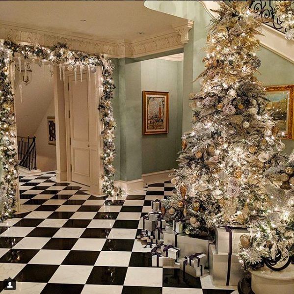 White, Room, Property, Christmas tree, Christmas decoration, Floor, Interior design, Wall, Lighting, Ornament, 