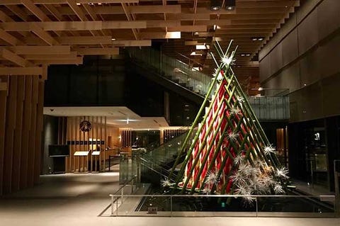 ホテルの豪華なクリスマスツリー 19 前編