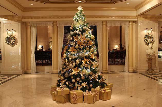 ⭐️key⭐️イマン　ダイアナローズ　クリスマスツリー 壮観なクリスマスツリー36｜ELLE DECOR [エル・デコ]