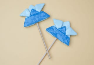 元気にすくすく こどもの日をお祝い 4月25日の手みやげ パパブブレ 兜ロリポップ