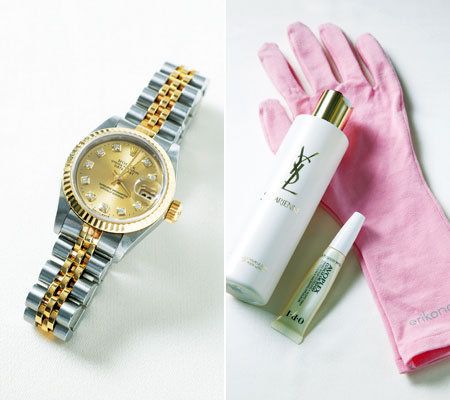 Finger, Product, Watch, Pink, Liquid, Lavender, Analog watch, Nail, Metal, Magenta, 