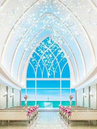 クラシカルなチャペル Or 海が見えるチャペル どちらで式を挙げたい クラシカルなチャペル Or 海が見えるチャペル どちらで式を挙げたい