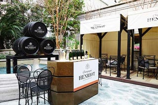 ザ リッツ カールトン大阪の 屋上庭園で愉しむシャンパーニュガーデン