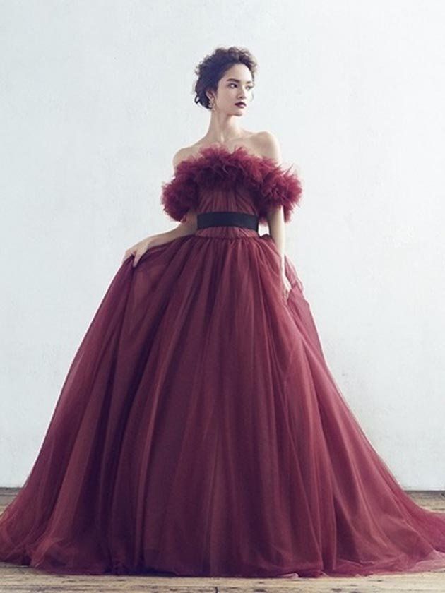 大人花嫁のための、最新シックな赤いドレスカタログ