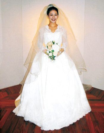 Clothing, Dress, Sleeve, Bridal clothing, Shoulder, Wedding dress, Bridal veil, Textile, Veil, Photograph, 