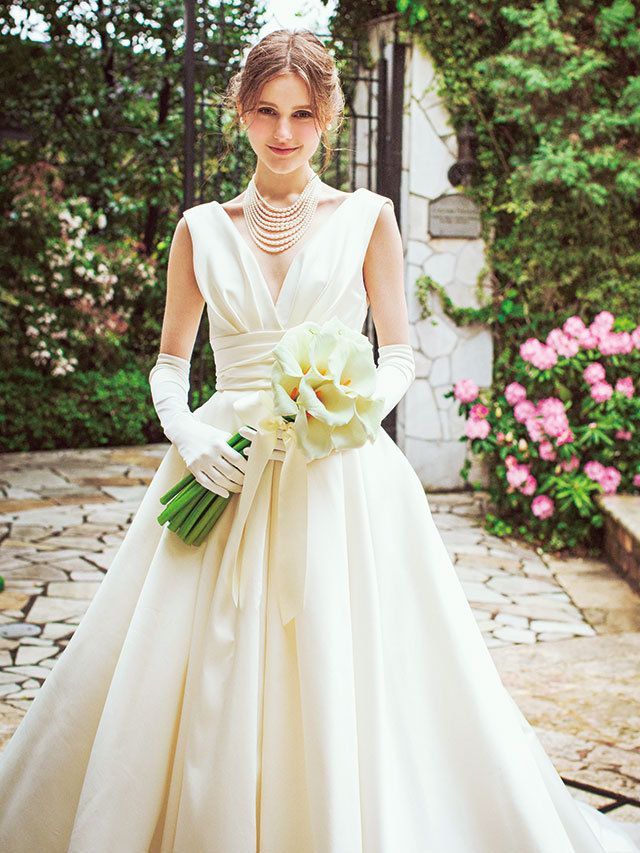 Clothing, Dress, Petal, Bridal clothing, Shoulder, Textile, Gown, Photograph, Wedding dress, Formal wear, 