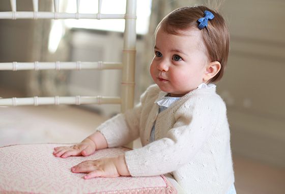 M&S 限定2500 個 シャーロット王女 誕生記念缶 エリザベス女王