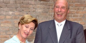 ノルウェー王室一家 3世代揃った家族写真を公開 ノルウェー王室一家 3世代揃った家族写真を公開