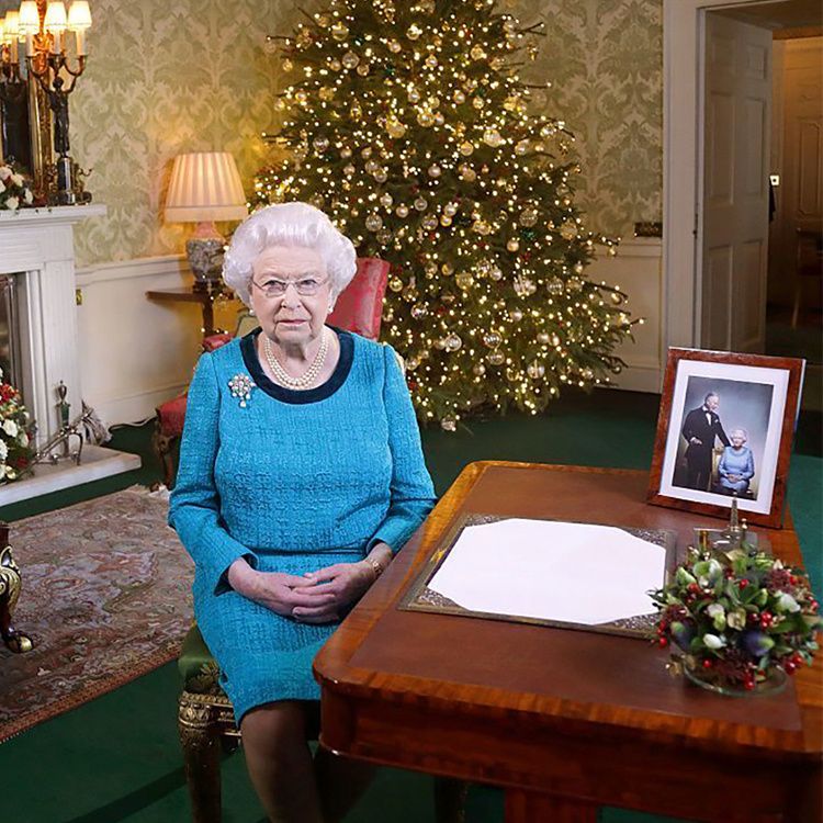 バッキンガム宮殿のクリスマスデコレーションが公開
