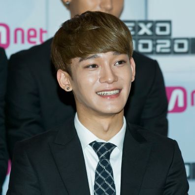 Forehead, Chin, Cheek, Premiere, Event, White-collar worker, Suit, Smile, 
