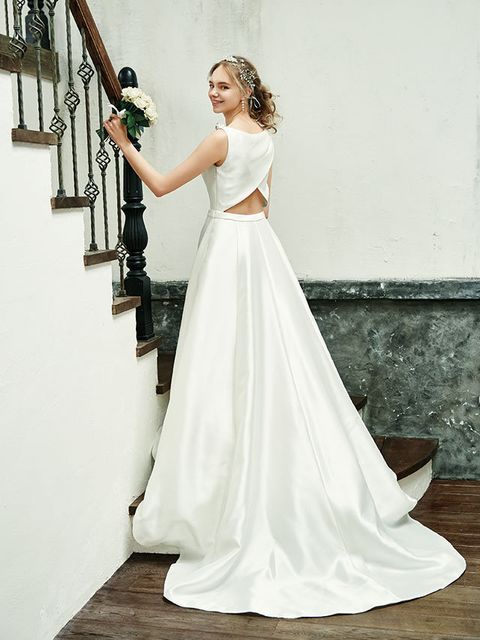 Gown, Wedding dress, Dress, Clothing, White, Bride, Bridal clothing, Bridal party dress, Photograph, Shoulder, 