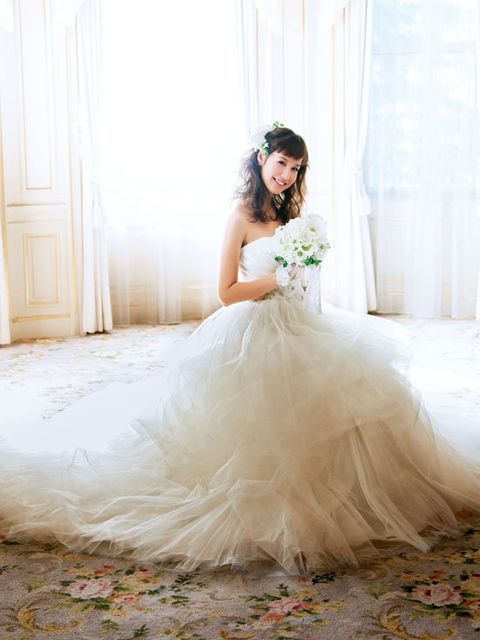Clothing, Shoulder, Bridal clothing, Dress, Textile, Photograph, Wedding dress, Gown, Bride, Bridal party dress, 