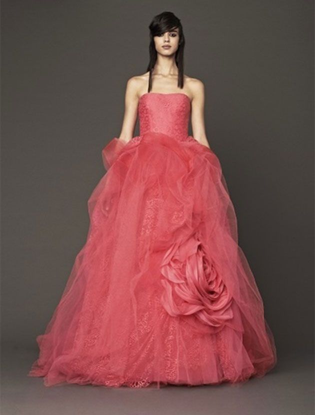 世界中の花嫁憧れのまと『ヴェラ・ウォン ブライド』のカラードレス