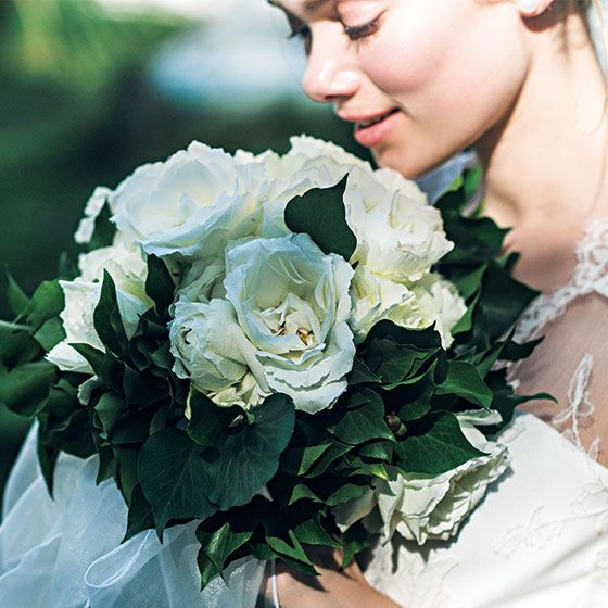 Bouquet, Flower, Cut flowers, Flower Arranging, Bride, Garden roses, Plant, Wedding dress, Floristry, Rose, 