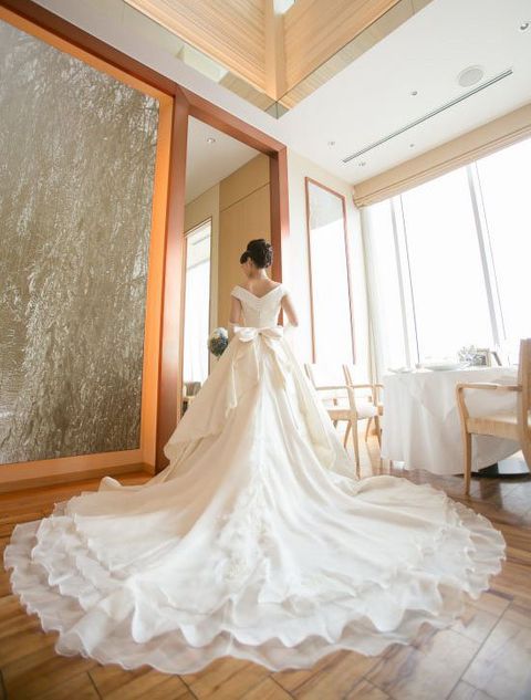 Wedding dress, Dress, Gown, White, Photograph, Bridal clothing, Bride, Clothing, Shoulder, Bridal party dress, 
