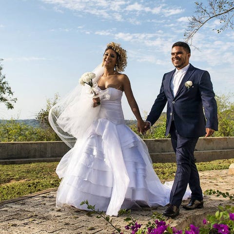 新婦を真っ黒に染める 世界の 個性溢れる 結婚式スタイル