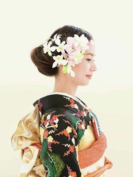 Hairstyle, Hair accessory, Style, Petal, Headgear, Headpiece, Fashion, Artificial flower, Costume, Kimono, 