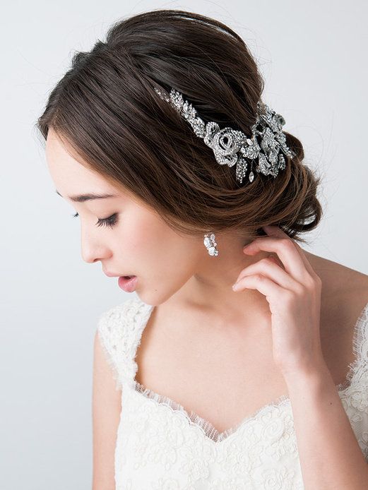 Clothing, Hairstyle, Skin, Forehead, Shoulder, Eyebrow, Bridal accessory, Hair accessory, Headpiece, Style, 