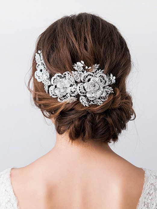 Hairstyle, Forehead, Shoulder, Bridal accessory, Hair accessory, Headpiece, Style, Fashion accessory, Headgear, Back, 