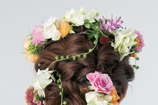 Petal, Hairstyle, Flower, Hair accessory, Headgear, Headpiece, Bridal accessory, Cut flowers, Artificial flower, Floral design, 