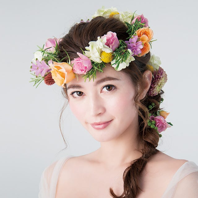 色とりどりの花冠はトーンを揃えることで上品な華やかさに 色とりどりの花冠はトーンを揃えることで上品な華やかさに
