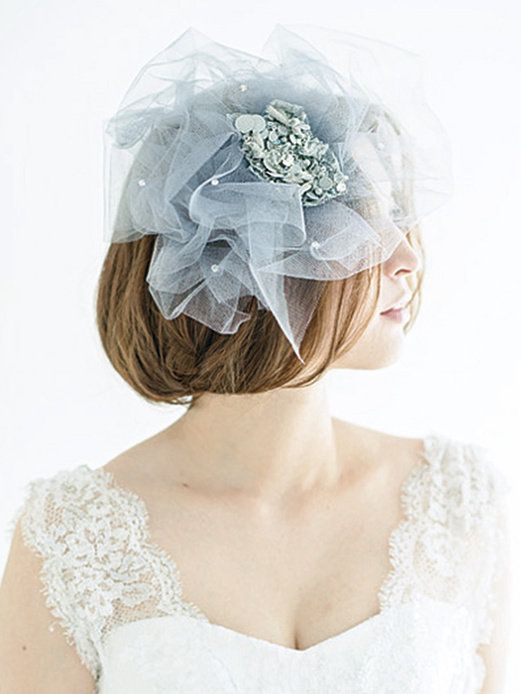 Clothing, Hairstyle, Shoulder, Bridal accessory, Hair accessory, Style, Headpiece, Headgear, Dress, Costume accessory, 