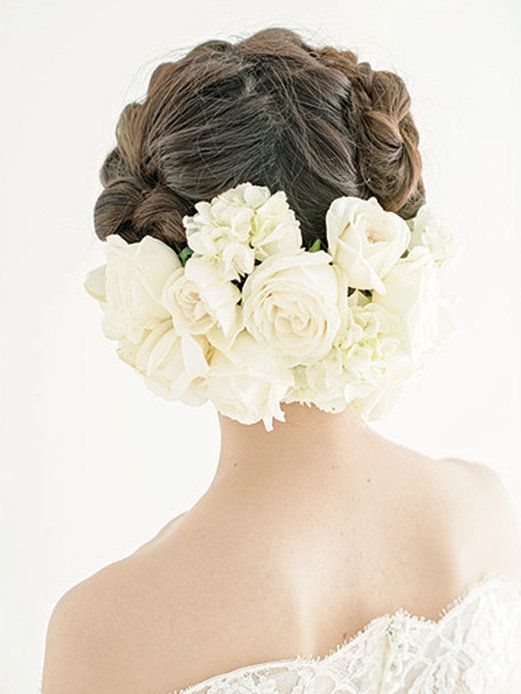 Clothing, Petal, Hairstyle, Shoulder, Flower, Hair accessory, Bridal accessory, Style, Headgear, Beauty, 