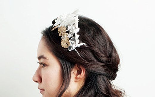 Hairstyle, Forehead, Shoulder, Hair accessory, Photograph, Headpiece, Bridal accessory, White, Style, Fashion accessory, 