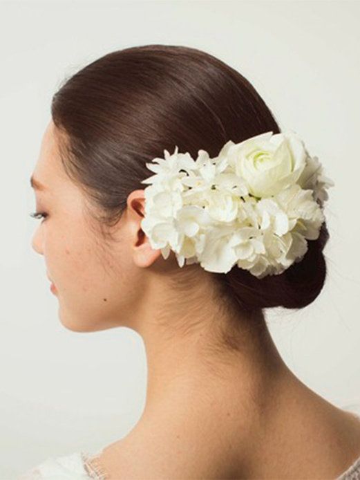 Ear, Hairstyle, Skin, Chin, Forehead, Petal, Hair accessory, Flower, Style, Bridal accessory, 