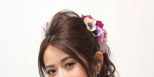 Petal, Hairstyle, Flower, Bouquet, Photograph, Strapless dress, Pink, Beauty, Hair accessory, Flowering plant, 