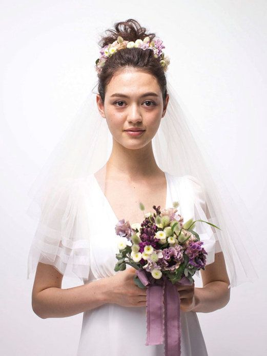 Petal, Sleeve, Shoulder, Bouquet, Photograph, Bridal clothing, Joint, Bridal accessory, White, Flower, 