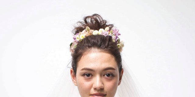 Petal, Shoulder, Bouquet, Photograph, Bridal clothing, Joint, Bridal accessory, Flower, Hair accessory, Purple, 