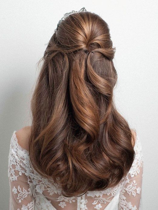 Brown, Hairstyle, Textile, Style, Long hair, Hair accessory, Brown hair, Pattern, Liver, Blond, 