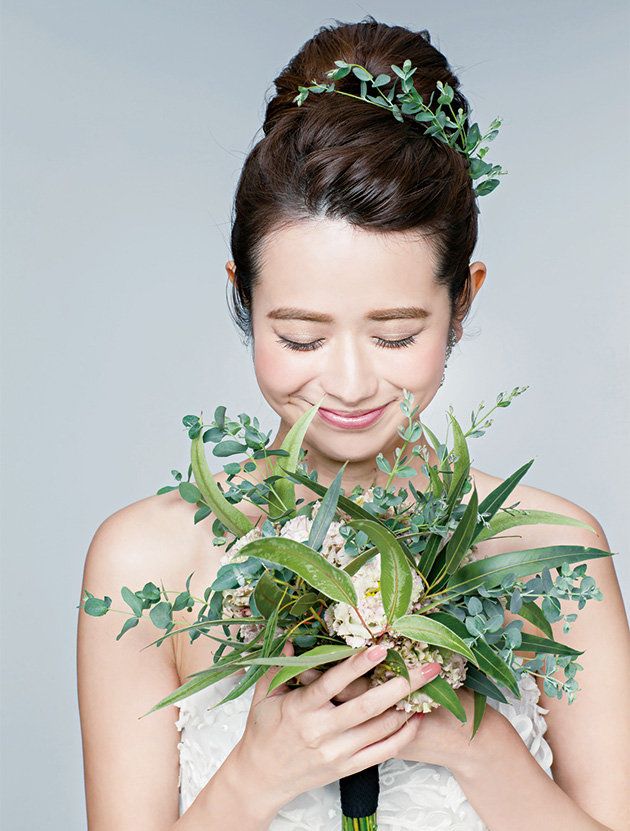 計算されたナチュラル感で見せる！ お花たっぷり最旬花嫁フラワーヘア