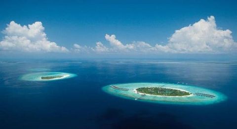 Water resources, Water, Artificial island, Atoll, Island, Sky, Natural landscape, Coastal and oceanic landforms, Sea, Ocean, 