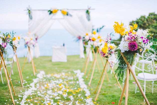 海外ではどう 新型コロナウイルスの影響で結婚式プランを変更する場合の対処法