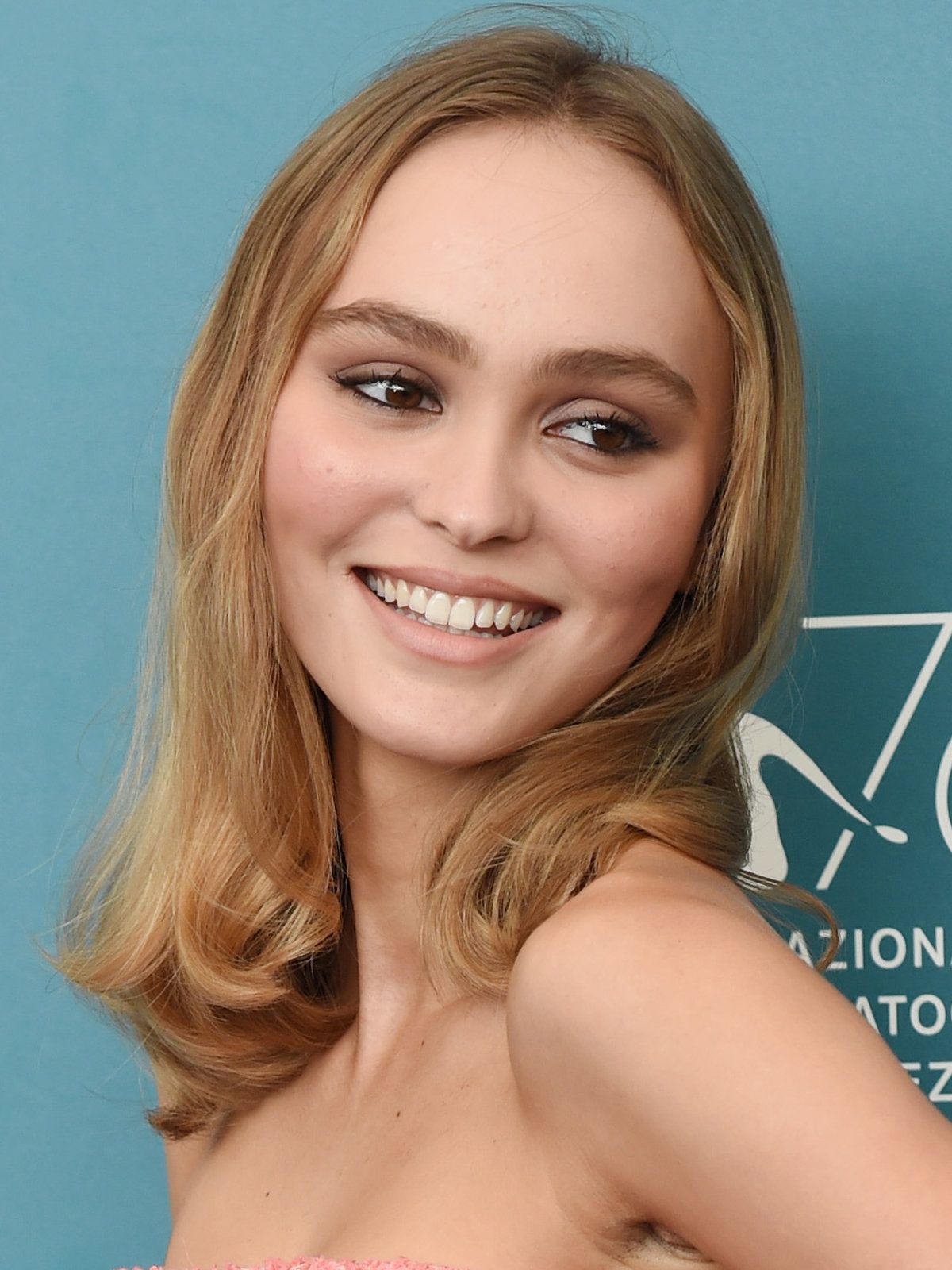 ボブ ミディアムヘアのアレンジ満載 ヴェネツィア国際映画祭 のおめかしヘア12選