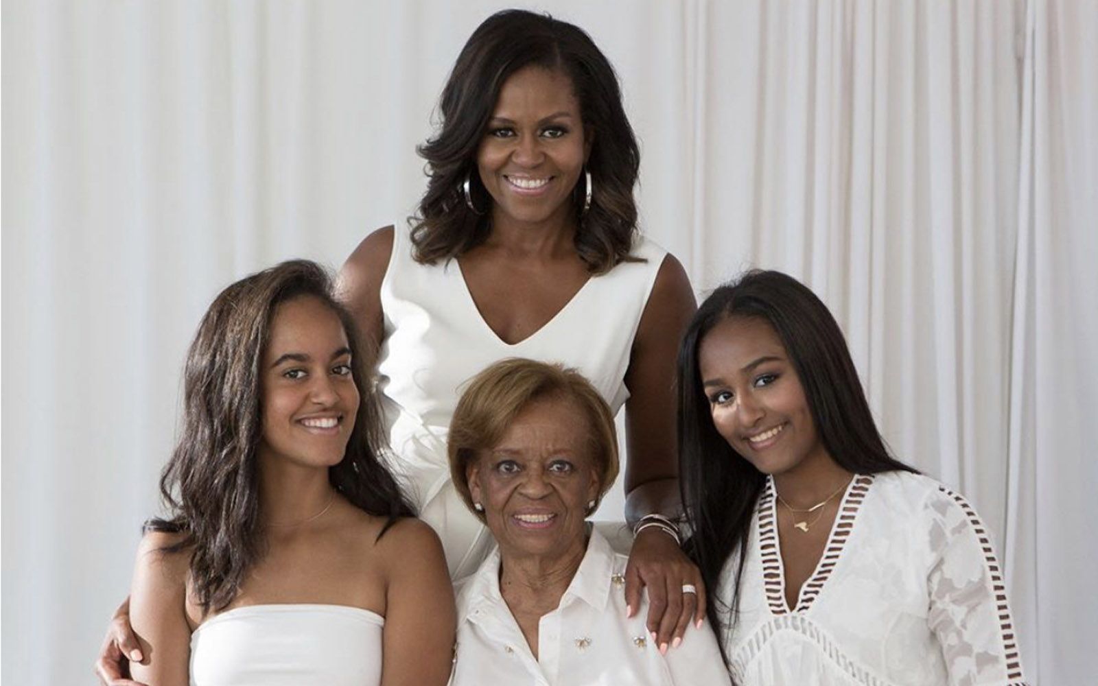 ファーストドーターたちがすっかり大人に ミシェル オバマ前大統領夫人 母娘写真を公開