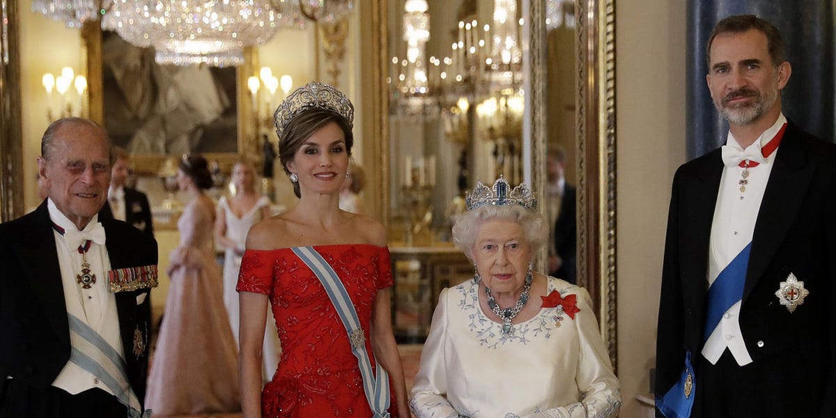 スペインのフェリペ6世とレティシア王妃がイギリスを訪問 晩餐会での女王 妃たちのティアラに注目 スペインのフェリペ6世とレティシア王妃がイギリスを訪問 晩餐会での女王 妃たちのティアラに注目