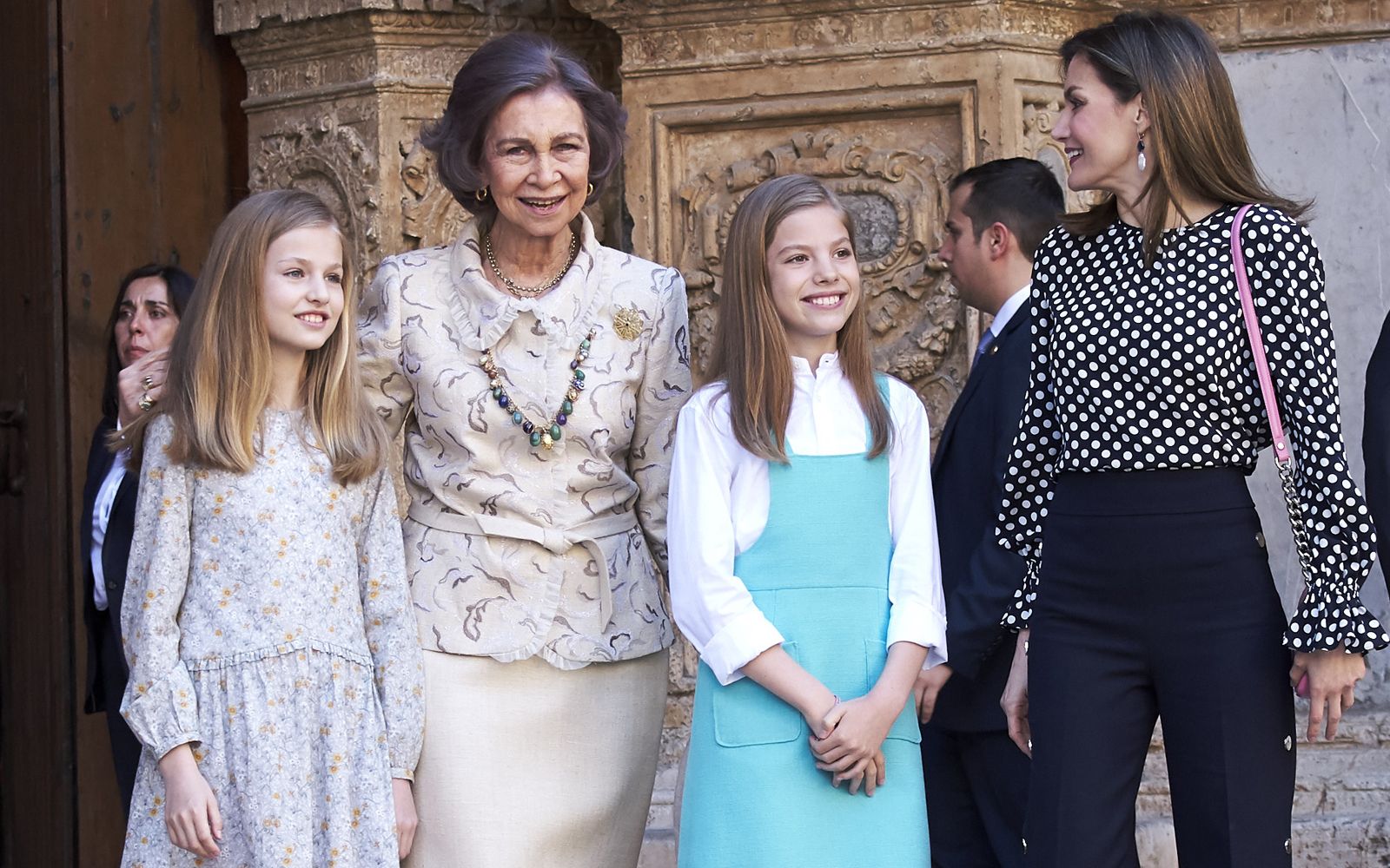 スペイン王室の嫁vs姑が激写 レティシア王妃がソフィア妃と王女たちの写真撮影を阻止
