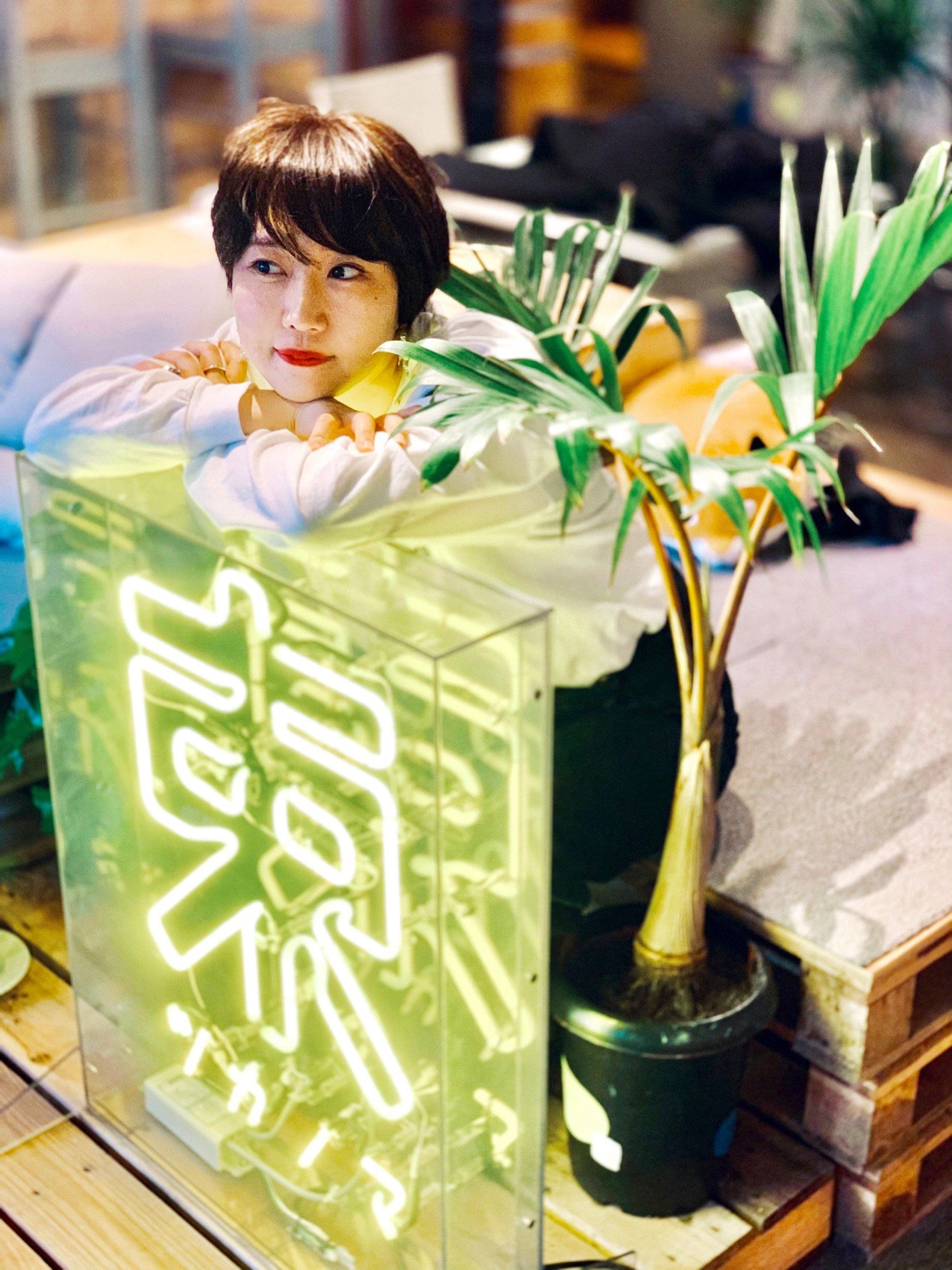 飲食界でバズを起こす会社員兼クリエイター、古谷知華さんが